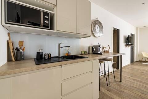 Appartamento Studio chic avec salon et terrasse privée Tourcoing Esterno foto